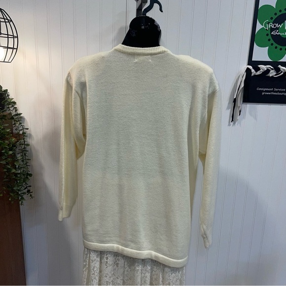 Alfred Dunner Cream beaded yoke sweater XL - Picture 3 of 6